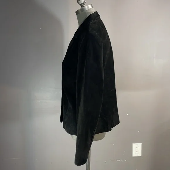 Large Danier suede leather classic black blazer. Quality staple piece. Canadian - Picture 3 of 17